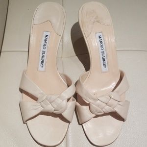 Manolo Blahnik beige leather sandals